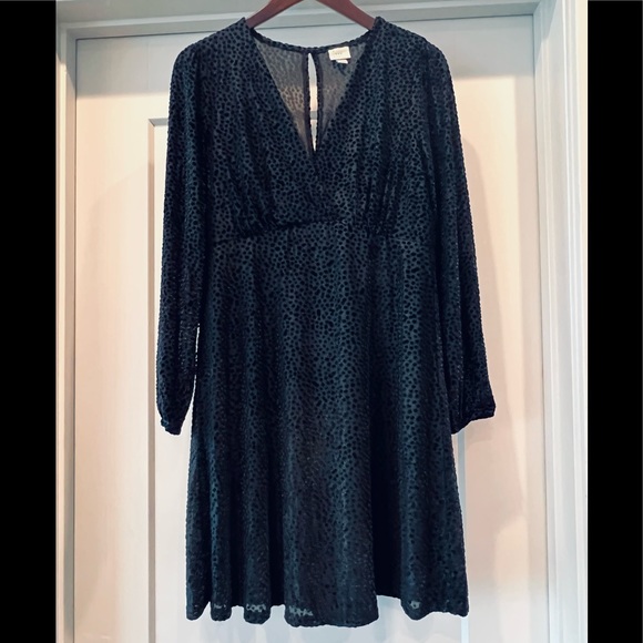 Black Velvet Leopard / Cheetah textured A-Line Dress with Sleeves - Picture 2 of 8